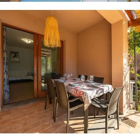 House With Private Garden شيا