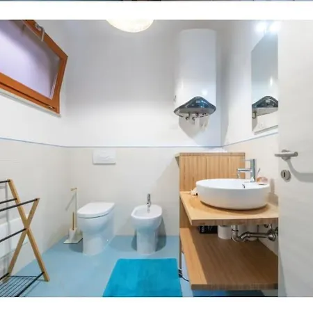 House With Private Garden بيت للعطل شيا