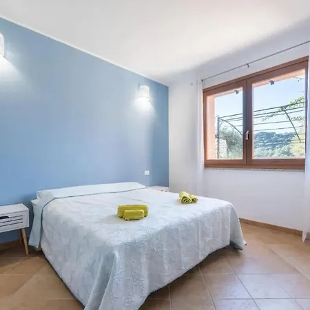 House With Private Garden بيت للعطل